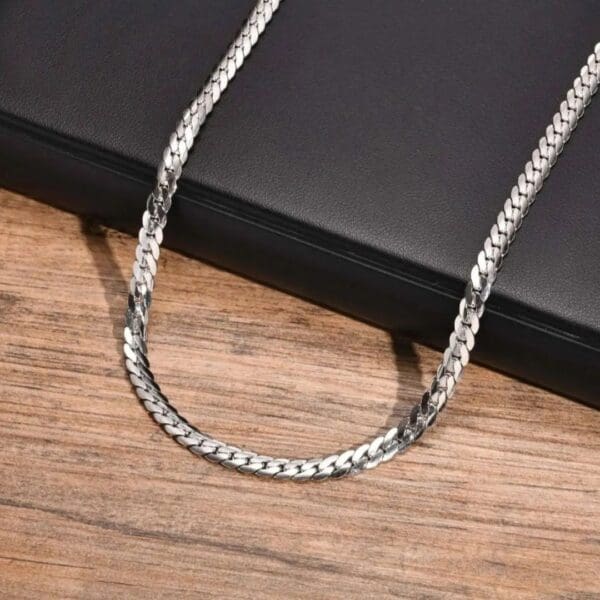 Bold Stylish Golden Metal Chain For Men - DEEP